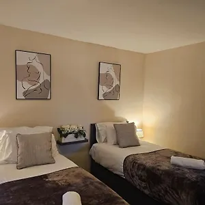 Warm Contractor-friendly Apartment